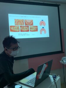 全体ミーティングで一致団結!