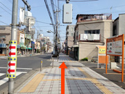 2.道なりにずっと真っすぐ進む